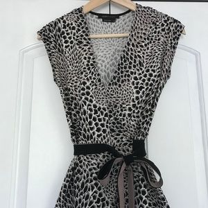 Final Price🎀 BCBG Black and Tan Wrap Dress XS